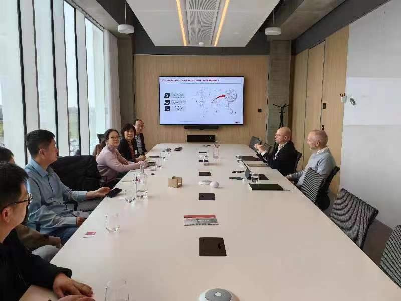 中国工程机械工业协会工业车辆分会张洁秘书长一行赴德观展 LogiMAT 2024，并到访 mansion88明升 集团参观互换
